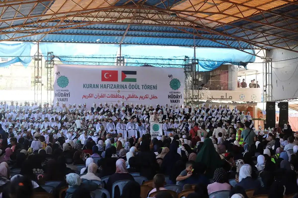 Gazze’de 44 öğrenci hafızlığını tamamladı