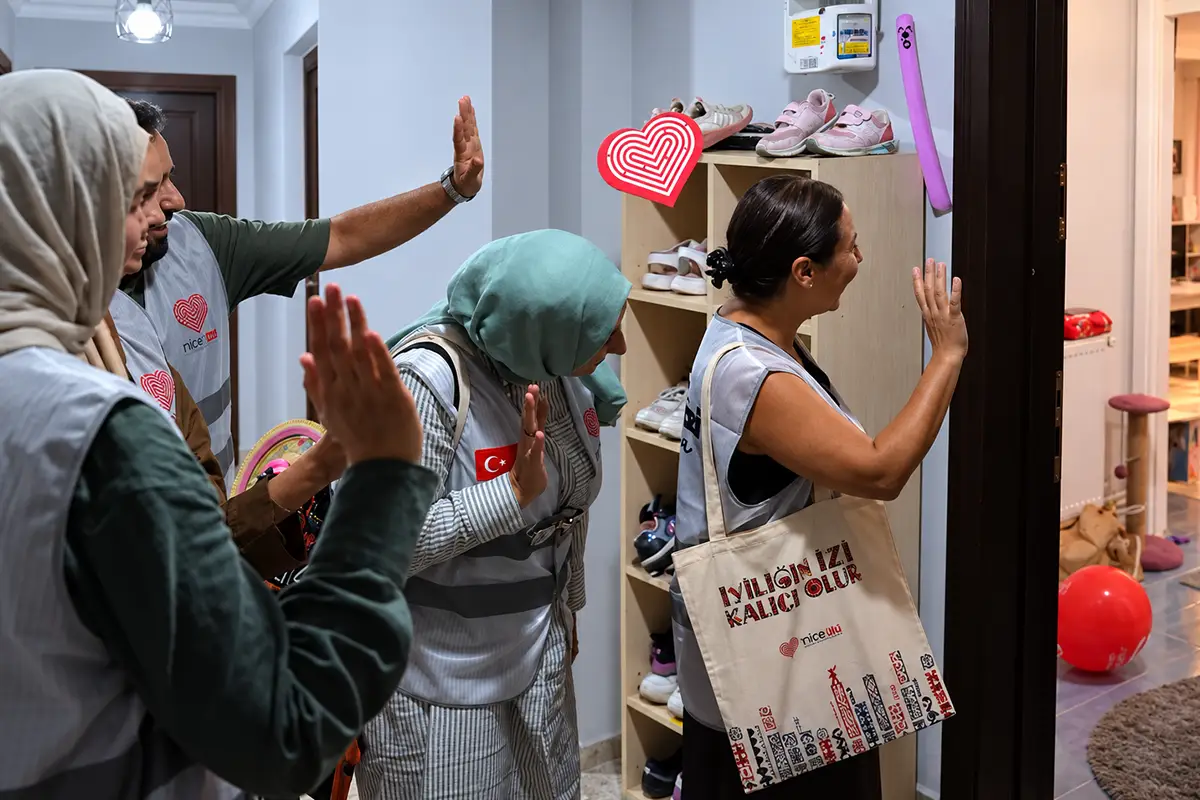 İnsan İzi Derneği'nden Çocuklara Hediye Desteği