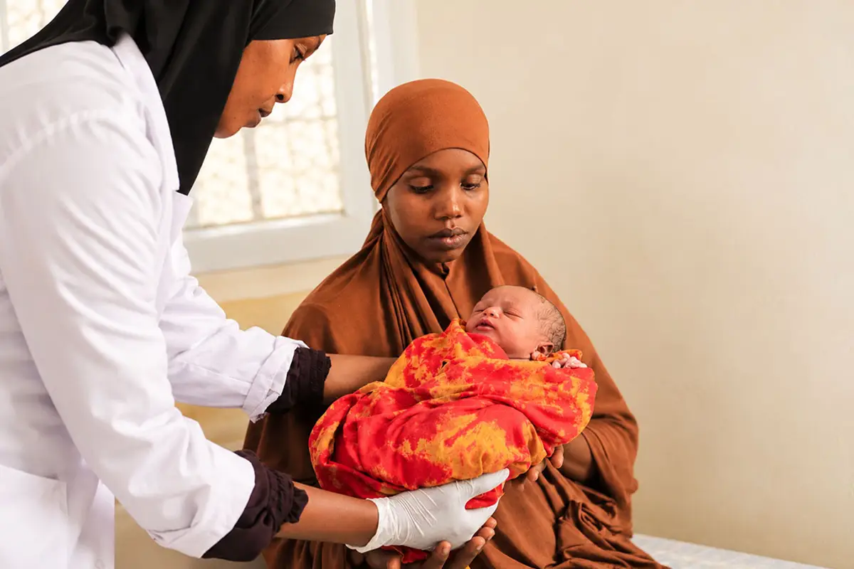 Yeryüzü Doktorları'nın Somali kliniğinde ilk doğum